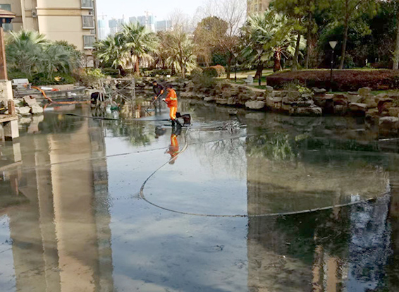 甘泉景观池淤泥清理