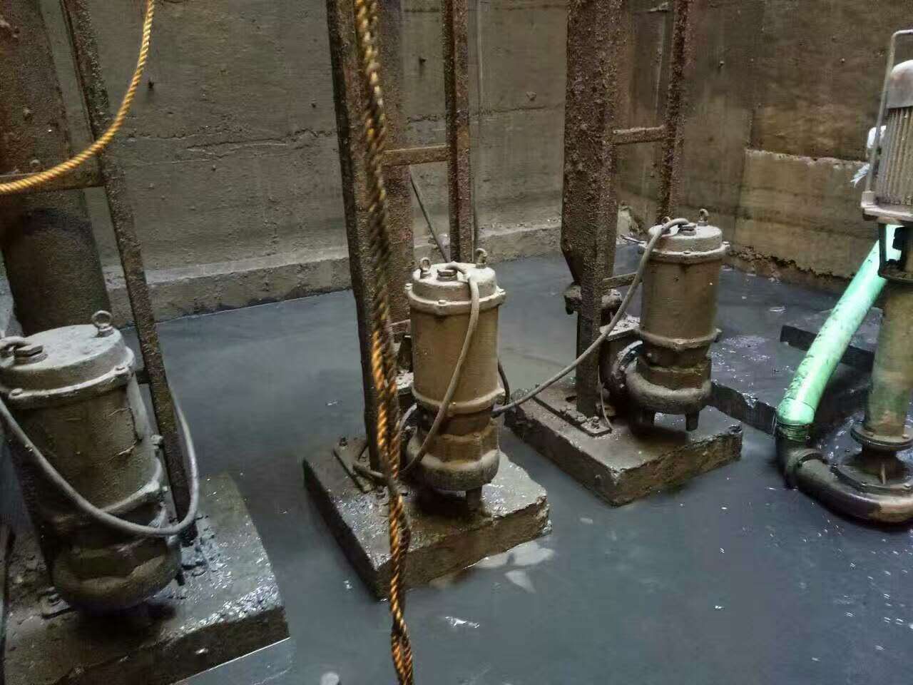 甘泉污水池清理