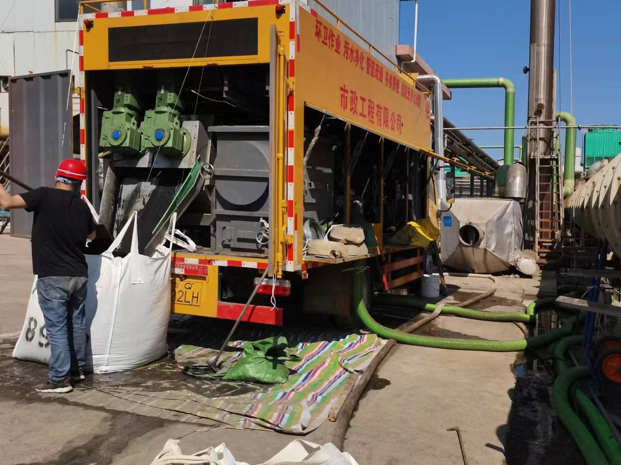 甘泉淤泥压干处理